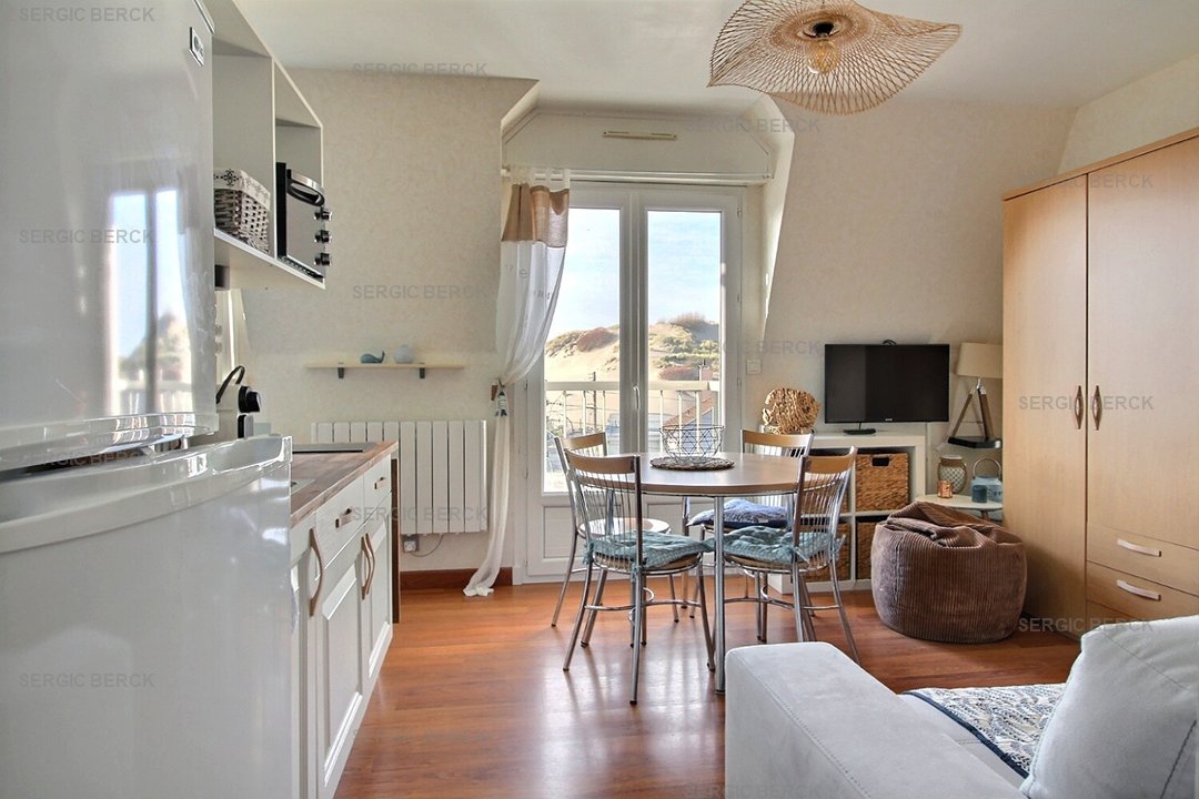 LES SABLES D' OR  (  )